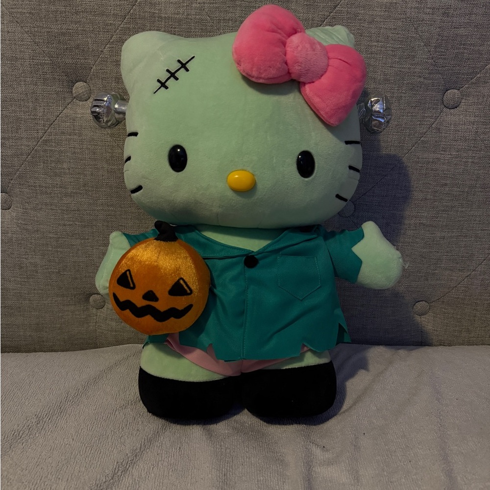 Hello Kitty Halloween Welcomer